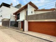 Casa en calle, con amplio jardín no aplica créditos...