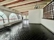 Casa en venta con uso de suelo comercial sobre Av....