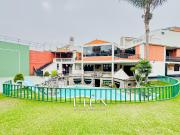 Casa en Camacho La Molina con amplio jardín, piscina,...