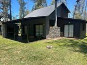 VENTA Casa 2 dormitorios, pileta y galería Campo Timbó...