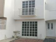 CASA EN CANCUN CERCA DE LA PLAYA, MUY AMPLIA, ACABADOS...