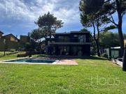 Casa en Carilo 6 AMB PILETA climatizada \ 2 CUADRAS DEL...