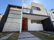 casa en Cartuja a doble altura, con recámara en planta...