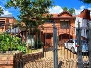 Casa en Castelar 3 Dormitorios 2 Cochera Quincho Jardín...