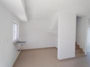 Casa en cerrada sobre avenida principal