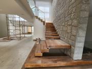 Casa en Challuabamba en venta, elegante, con frente a la vía