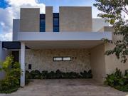 CASA EN CHOLUL, EN PRIVADA PLENUM RESIDENCIAL