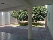 CASA en circuirto cerrado, excelentes acabados con depto...