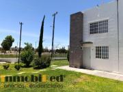 Casa ampliada y en esquina en Circuito merlot #3084,...