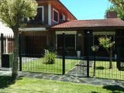 Casa en City Bell entre caminos