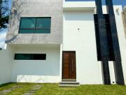 CASA EN COCOYOC MORELOS / ALBERCA Y JARDÍN