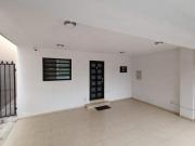 Casa en Colonia privada, frente al Parque !