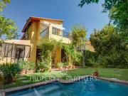 Casa en Condominio cercana a colegios Piscina y jardín