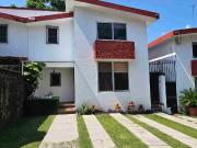 Casa en condominio con Alberca en Lomas de la Selva,...