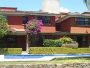 Casa en condominio con alberca en Lomas del Mirador