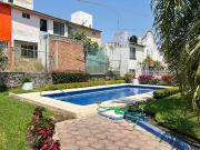 Casa en condominio con alberca en Yautepec, Morelos:...