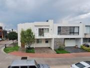 CASA EN CONDOMINIO CON ALBERCA Y CASA CLUB, SOLARES, ZAPOPAN