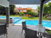 Casa en Condominio con alberca y jardín privados en...