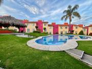 Casa en condominio con alberca y vigilancia