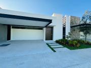 Casa en Condominio con Cisterna y Jardín en Valle del...