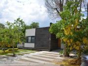 Casa en condominio con doble seguridad, 5 recámaras,...