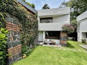 Casa en condominio con gran jardín y vigilancia