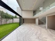 OPORTUNIDAD CASA EN CONDOMINIO CON JARDIN EN BOSQUES DE...