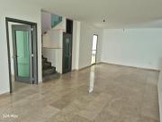 CASA EN CONDOMINIO CON SEGURIDAD, ALBERCA Y JARDIN PRIVADO