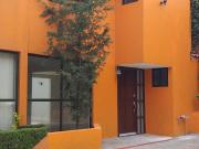 VENTA CASA EN CONDOMINIO RECIEN REMODELADA EN...