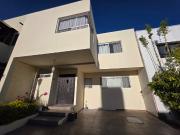 CASA EN CONDOMINIO EN MILENIO III CENTRICA AMPLIA