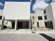 Casa en condominio en renta atrás de Antea