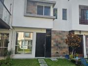 Casa en Condominio en Renta con alberca y jardines...