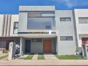 Casa en condominio en renta, moderna y amplia con...