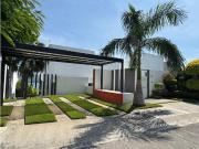 CASA EN CONDOMINIO EN VENTA CON VISTA AL LAGO “IM