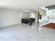 Casa en condominio en venta en El Centinela