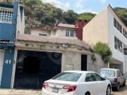 Casa en condominio en venta en Lomas de Tecamachalco