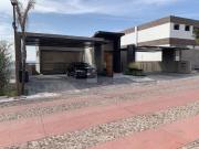 Casa en condominio en venta en Vista Real y Country...