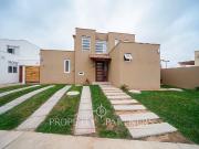 Casa en condominio frente a colegio International