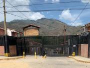 Casa en Conj Residencial Mónaco valle arriba Guatire