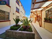 Casa esquinera en conjunto privado a minutos de Solca y...
