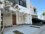 CASA EN COTO DENTRO DE PERIFÉRICO, ZONA FRENTE AL ITESO