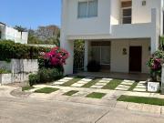 Casa en coto Las Moras con excedente de terreno