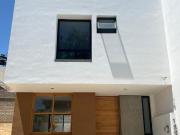 Casa en Coto Madeiras II Av. Dr. Ángel Leaño, Bv. Valle...