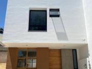 Casa en Coto Madeiras II Av. Dr. Ángel Leaño, Bv. Valle...