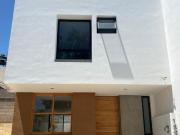 Casa en Coto Madeiras II Av. Dr. Ángel Leaño, Bv. Valle...