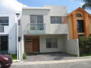 CASA EN COTO ZONA AV. GUADALUPE DESPUES DEL IMSS