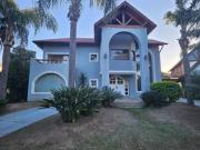 Casa en Country Jockey Club central fondo golf
