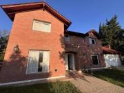 Casa en Country San Isidro con gran parque y pileta