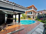 CASA EN CUERNAVACA CON 5 RECAMARAS, ALBERCA, SALON DE...