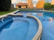 Casa en Cuernavaca con Alberca y Jardín